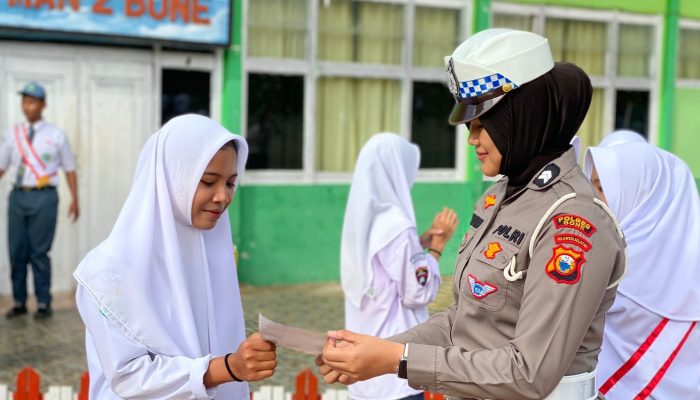 Ops Zebra, Polwan Satlantas Polres Bone Sosialisasi di MAN 2, Ajak Pelajar Tertib Berlalu lintas