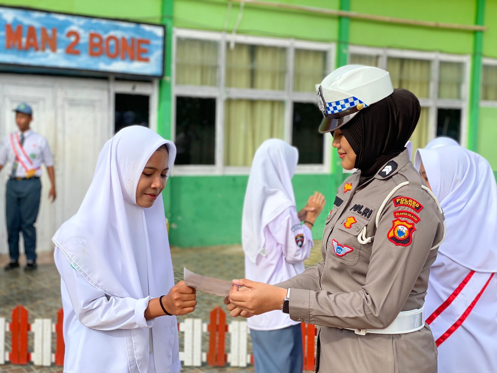 Ops Zebra, Polwan Satlantas Polres Bone Sosialisasi di MAN 2, Ajak Pelajar Tertib Berlalu lintas