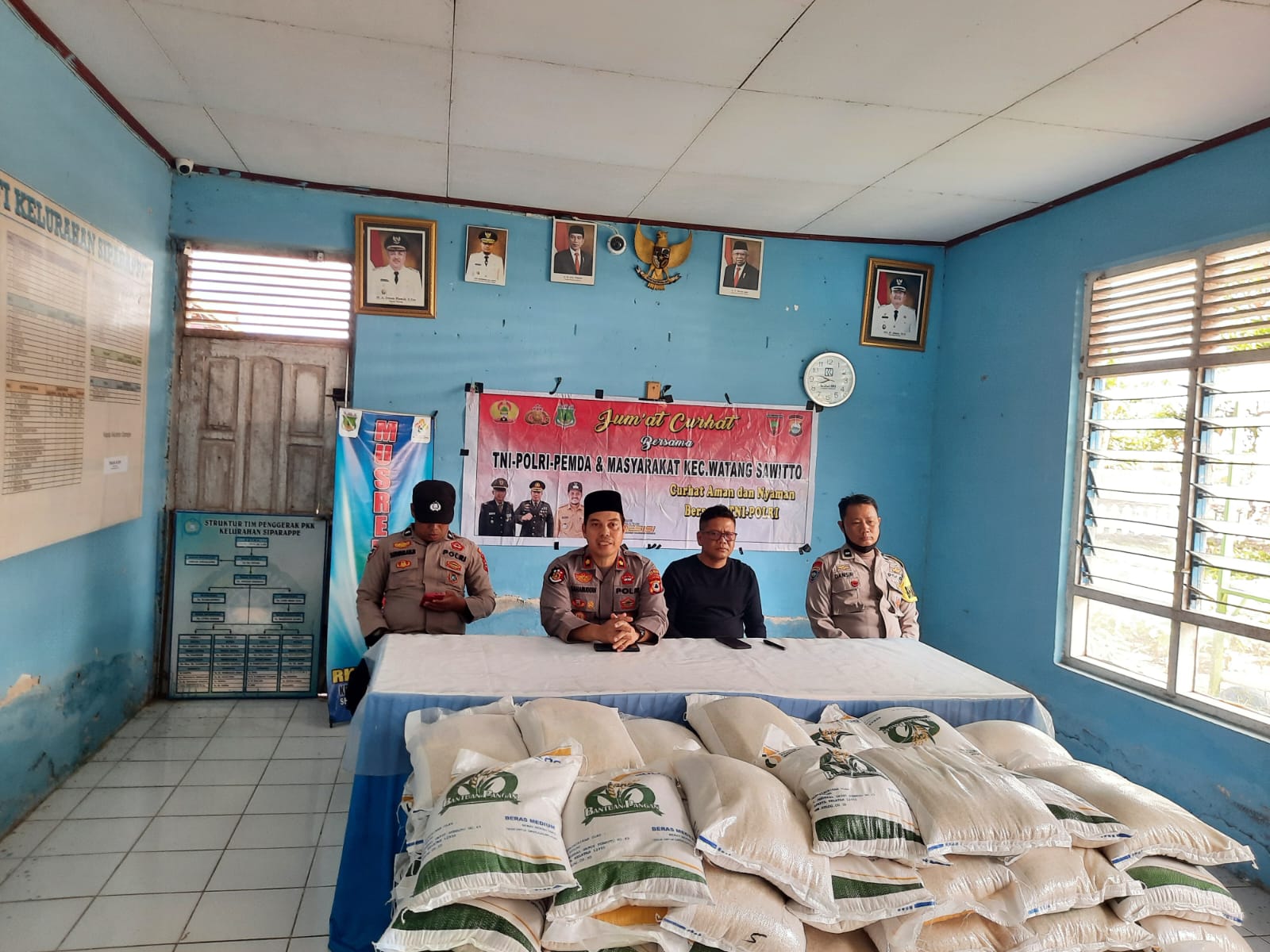 Kapolsek Watang Sawitto Sampaikan ini Saat Jumat curhat Bersama Warga Siparappe