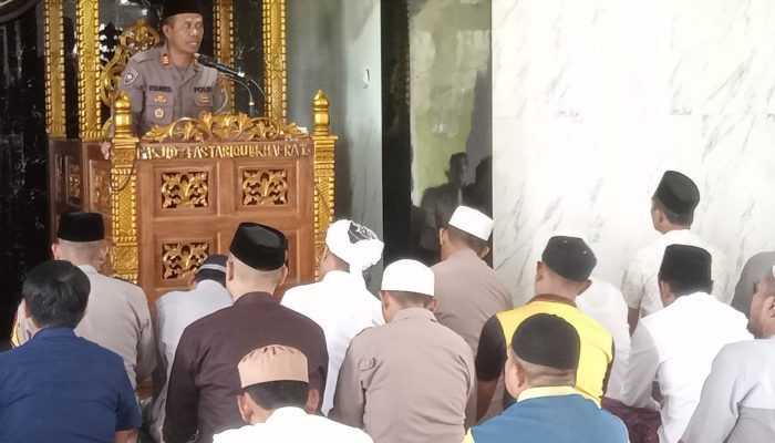 Safari Jum’at,Ini Penyampaian Kasat Binmas Polres Palopo Di Masjid Fastabiqul Khaerat