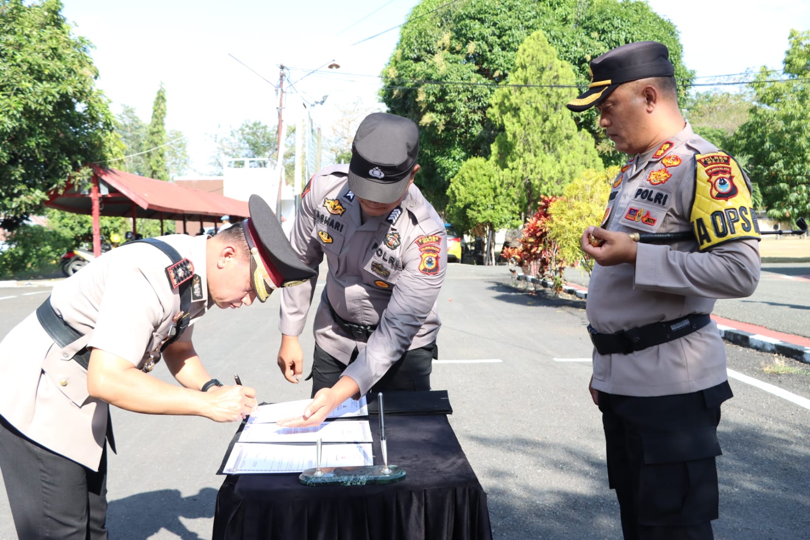 Wakapolres, Kabag Ops dan Kabag Logistik Resmi Berganti, Kapolres Wajo Pimpin Upacara Sertijab