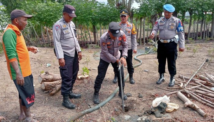 Antisipasi Gagal Panen,Kapolsek Belawa Polres Wajo Beri Bantuan Kompanisasi Sumur Bor Kepada Masyarakat Leppangeng
