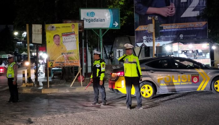 Personil Unit Lalulintas Polsek Watang Sawitto Berpatroli Di Malam Akhir Pekan, Ini Tujuannya