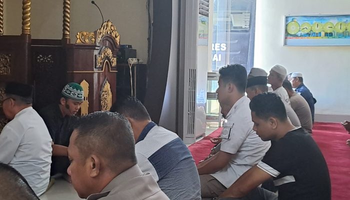 Terus Berlanjut, Program Kapolres Sinjai, Personel Baca Al-Qur’an dan Terjemahannya Usai Sholat Dhuhur