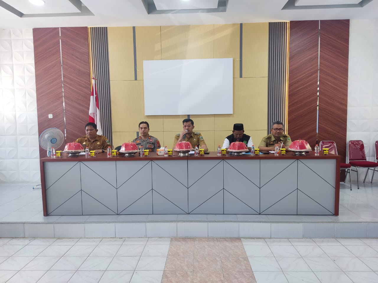 Kapolsek Watang Sawitto Hadiri Rapat Pemantapan Pelaksanaan Maulid Nabi Muhammad SAW Se-kecamatan Watang Sawitto