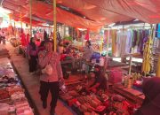 Personel Polsek Sabbangparu Melaksanakan Pengamanan di Pasar Salojampu Sekaligus Himbau Warga Cegah Karhutla