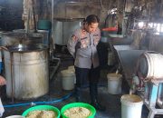 Kapolsek Watang Sawitto Sambangi Pabrik Tahu, Ini Tujuannya