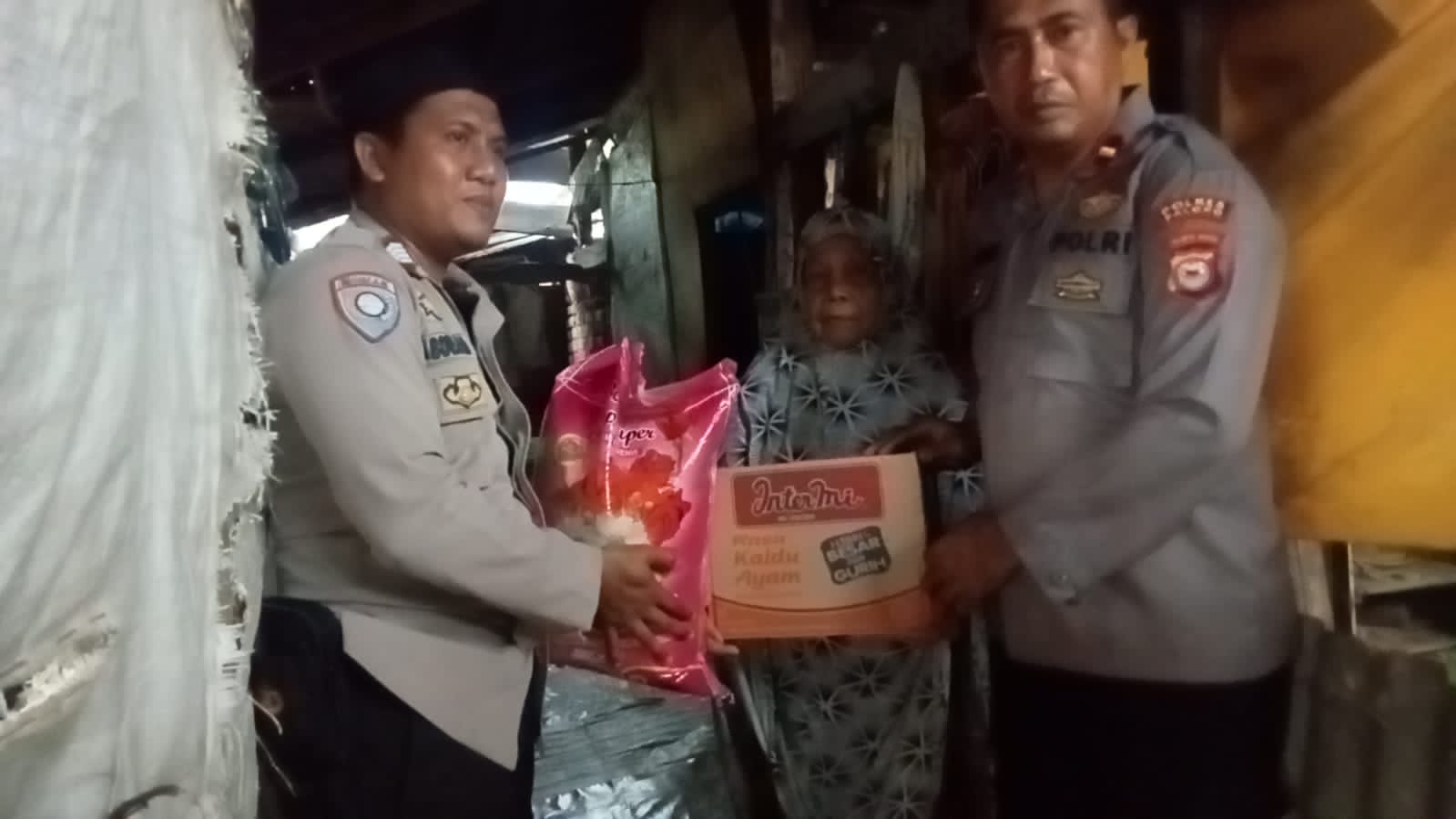Polisi Santri Polres Palopo Sambangi Warga Yang Hidup Sebatang Kara