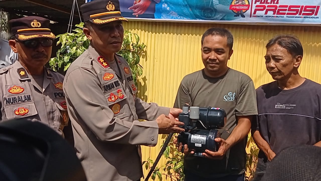 Bantu Warga Dapatkan Air Bersih, Kapolres Parepare Kembali Serahkan Bantuan Sumur Bor