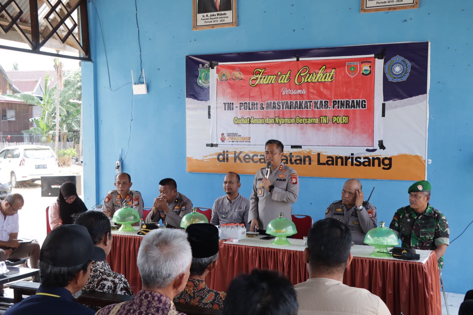 Laksanakan Jumat Curhat, Kapolres Pinrang Tampung Keluhan Masyarakat Di Kantor Camat Lanrisang