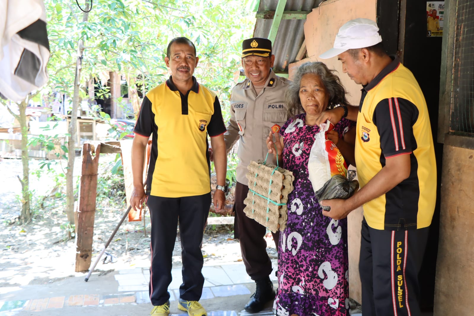 Polres Palopo Salurkan Bantuan Ke Warga Melalui Program Jum'at Berkah