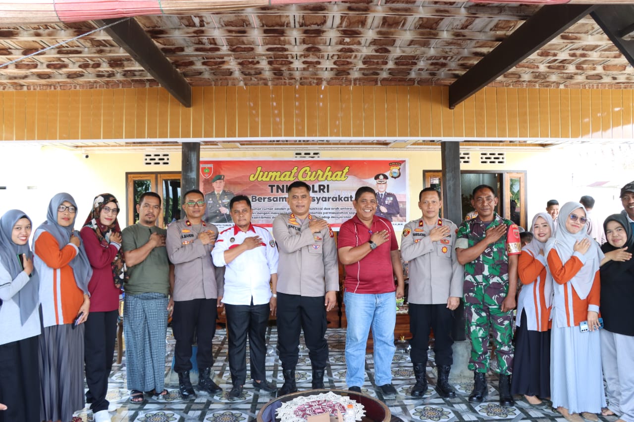 Kapolres Wajo Pimpin Jumat Curhat Menjelang Pilkades Serentak di Pitumpanua