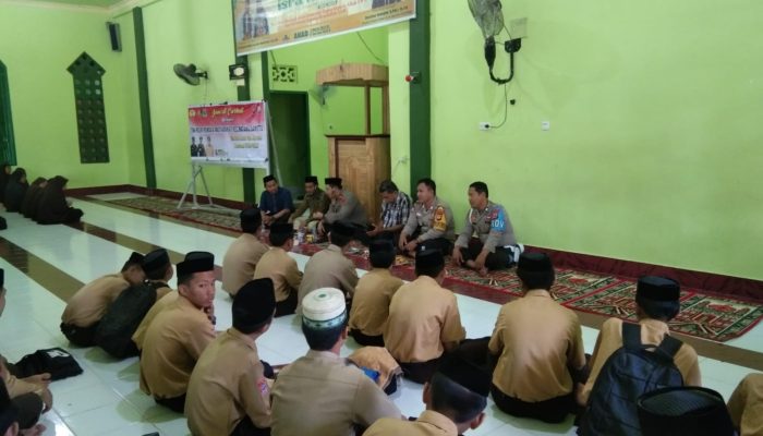 Kapolsek Watang Sawitto Laksanakan Jum’at Curhat Bersama Santri Ponpes Baitul Tasbeh