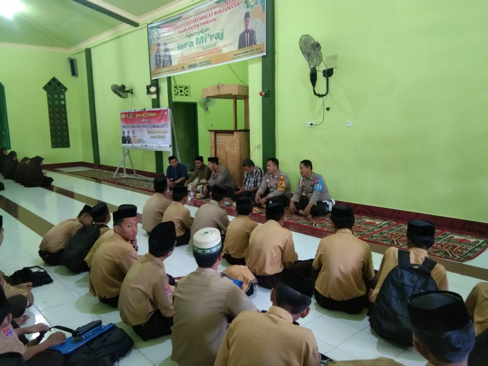 Kapolsek Watang Sawitto Laksanakan Jum'at Curhat Bersama Santri Ponpes Baitul Tasbeh