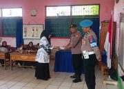 Polsek Belawa Polres Wajo Bagikan Buku Ke Sekolah Dasar, AKP Ramli : Wujud Polri Peduli Budaya Literasi