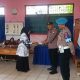 Polsek Belawa Polres Wajo Bagikan Buku Ke Sekolah Dasar, AKP Ramli : Wujud Polri Peduli Budaya Literasi