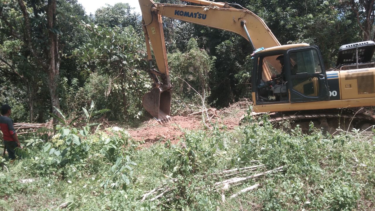 Perintisan Jalan Produksi Kelompok Tani Sipatuo: Hasil Kerja Sama TNI dan Masyarakat dalam Program TMMD