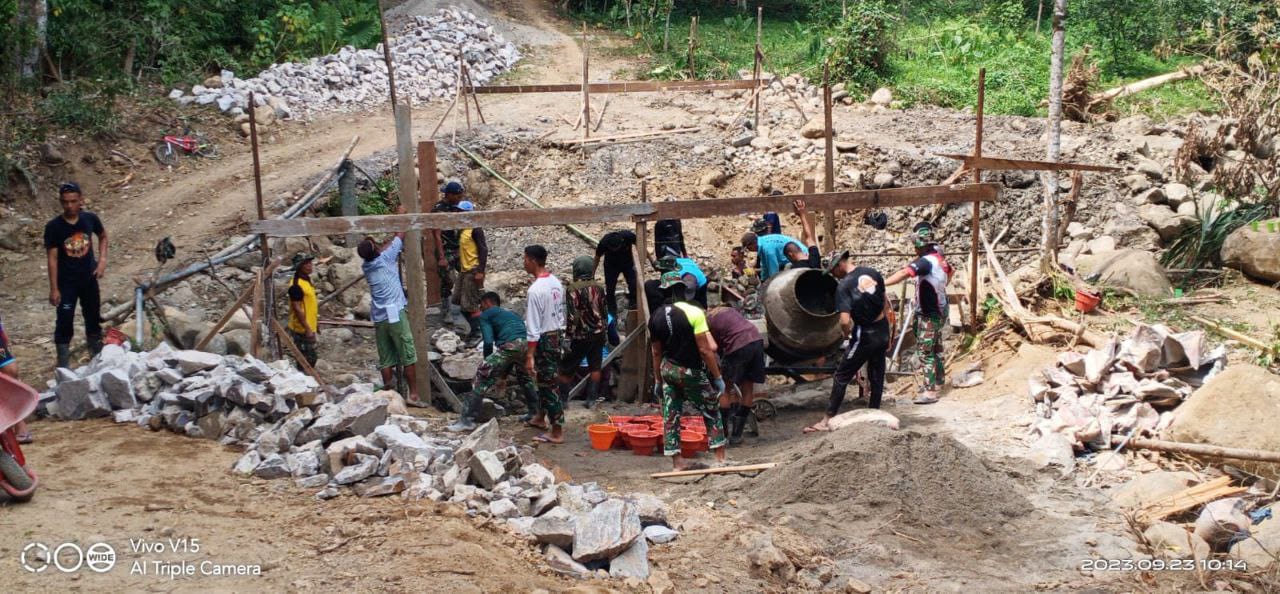 Pengerjaan Pondasi Jembatan Salowarani Dilanjutkan di Dusun 3 Paraja