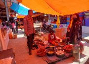 Personel Polsek Bola Polres Wajo Melaksanakan Patroli Dialogis dan Pengamanan Aktivitas Masyarakat di Pasar Solo