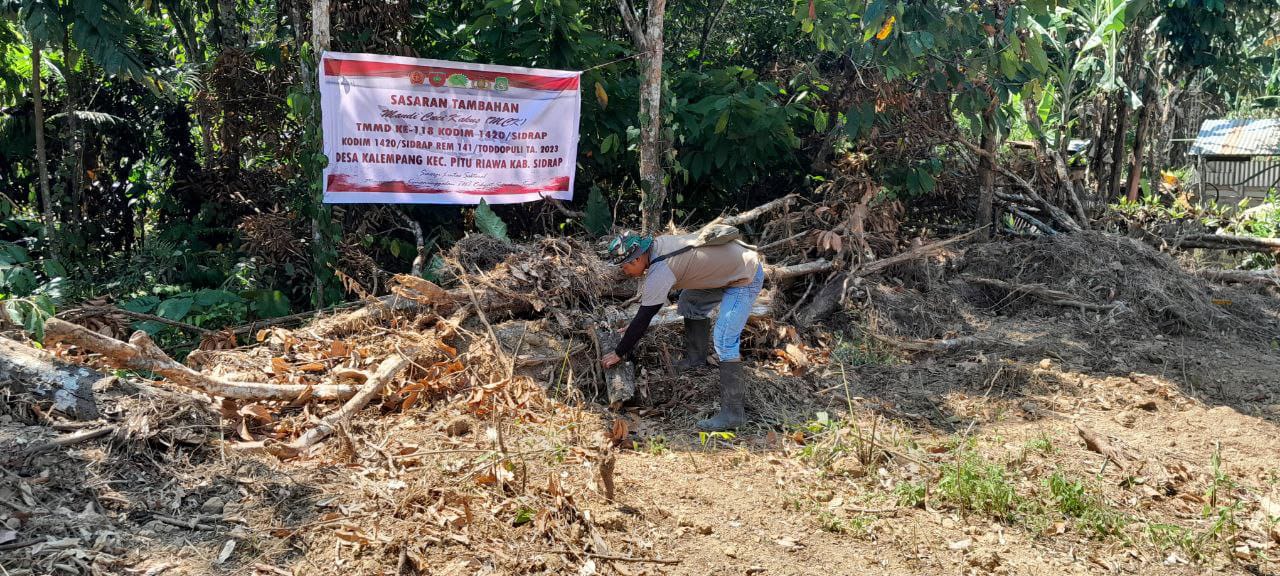 Bati Bakti Siter Kodim 1420/Sidrap Siapkan Lahan untuk Jambanisasi, Upaya Cegah Pencemaran Sungai