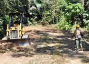 Bati Komsos Siter Kodim 1420/Sidrap Awasi Pelaksanaan Pekerjaan Jalan Poros Karebosi-Paraja