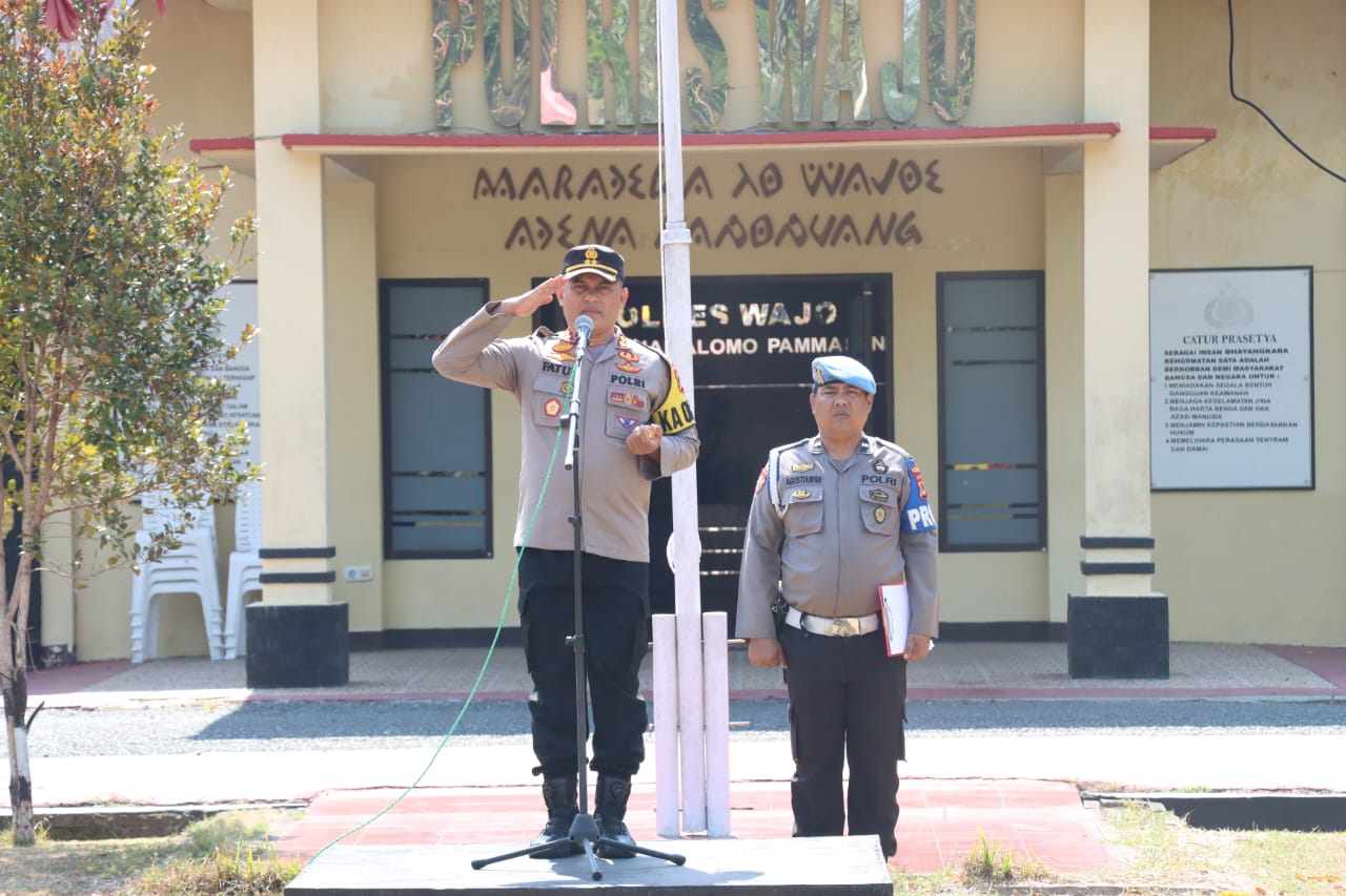Kapolres Wajo Pimpin Upacara dan Pemeriksaan Kendaraan Dalam Rangka Kesiapan Operasi Mantap Brata 2023/2024