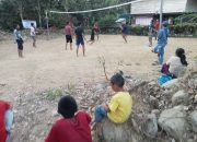 Anggota Brigif 11/BS Satgas TMMD ke-118 Kodim 1420/Sidrap Berolahraga Bersama Warga Desa Kalempang