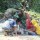 Warga Desa Kalempang dan Anggota Satgas TMMD Bersatu Demi Pembangunan Jembatan Salowarani