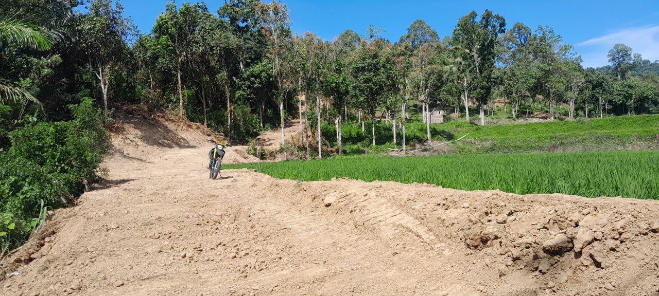 Jalan Tani Segmen 1 di Dusun 3 Paraja, Desa Kalempang, Mendekati Selesai