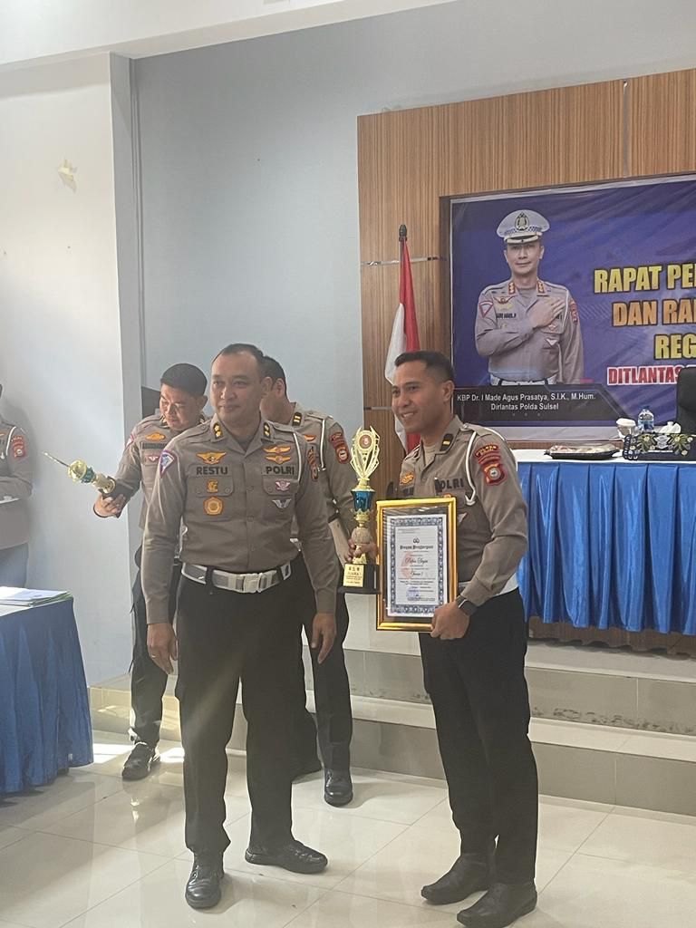 Sat Lantas Polres Sinjai Juara I Satker Penginputan SBST Online Tercepat