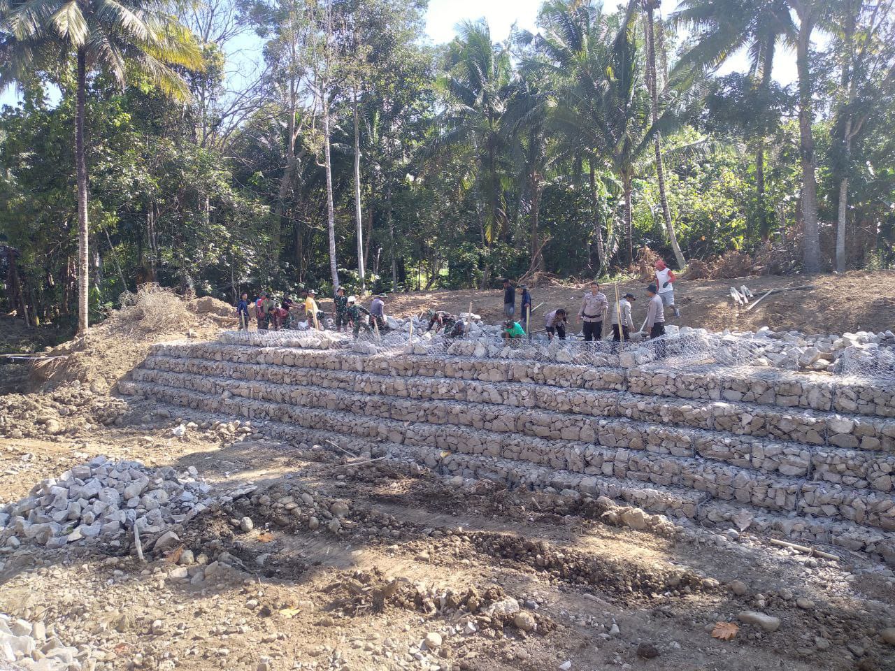 Sinergi TNI dan Polri dalam TMMD Ke-118 Kodim 1420/Sidrap: Mewujudkan Pemerataan dan Kebersamaan