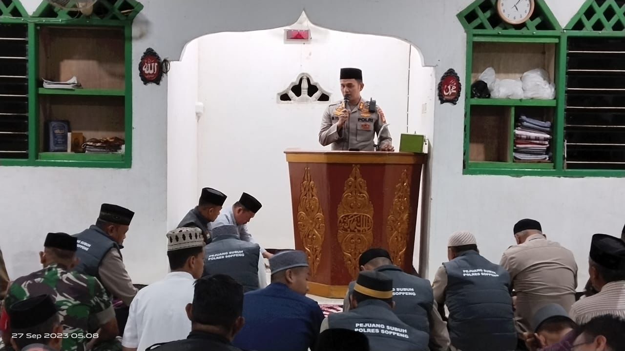 Safari Subuh di Masjid Nurul Huda Akkampeng, Kapolres Soppeng : Jalin Silaturahmi Bersama Seluruh Element Masyarakat