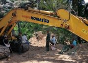 Cara Danramil 1420-03/Maritengngae Junarman Pererat Hubungan dengan Warga TMMD Desa Karebosi