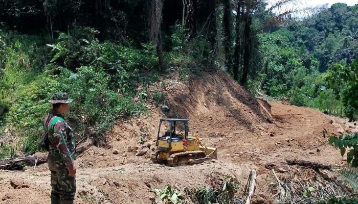 Pekerjaan Perintisan Jalan Poros Karebosi-Paraja di TMMD Desa Karebosi Capai 30% Setelah 8 Hari
