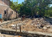 Anggota Satgas TMMD Kodim Sidrap Lanjutkan Pembangunan Rumah Tidak Layak Huni