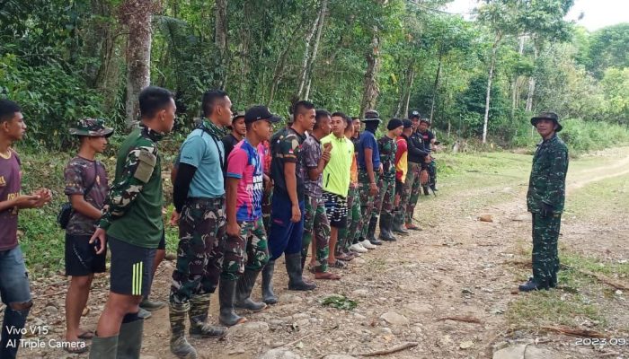 Pasiops Kodim Sidrap Beri Arahan Anggota Satgas TMMD Sebelum Lanjutkan Pengerjaan Jembatan Salowarni