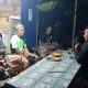 Anggota Satgas TMMD Kodim 1420/Sidrap Lakukan Komsos Langsung dengan Warga di Warung Kopi Desa Kalempang