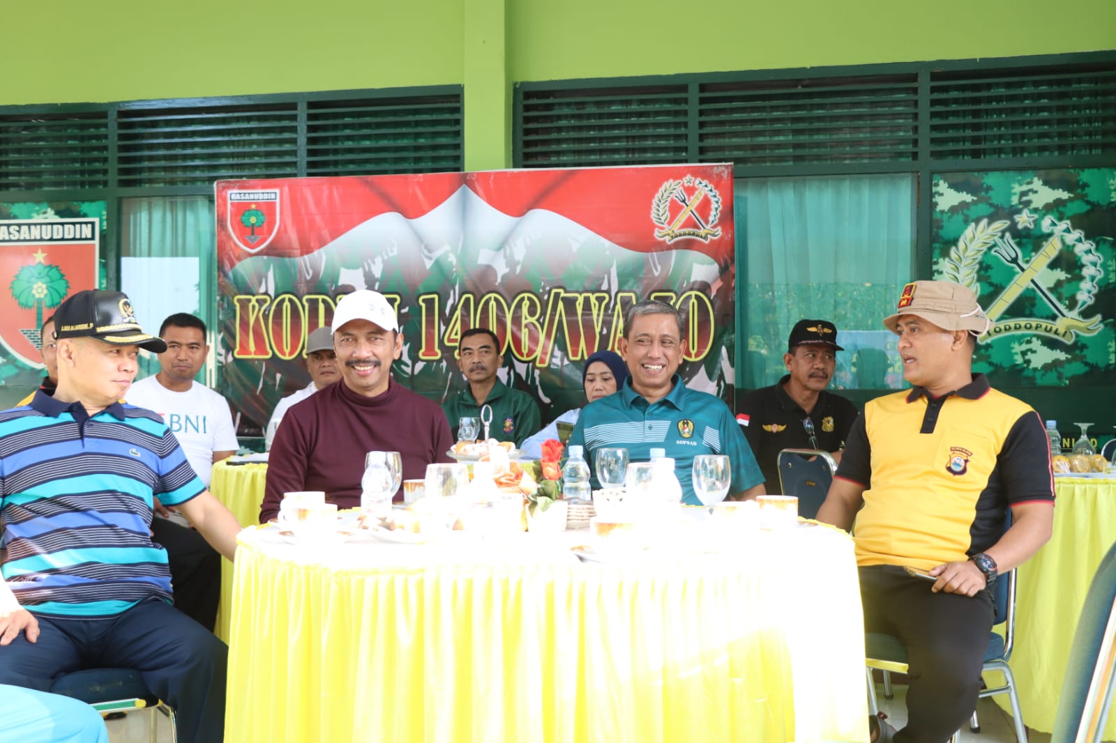 Dalam Rangka HUT TNI Ke-78, Kapolres Wajo Mengikuti Jalan Santai dan Senam Bersama Yang Digelar Kodim 1406