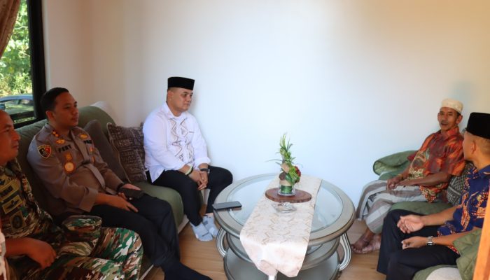 Silaturahmi Kamtibmas, Kapolres Sinjai Bersama Pj. Bupati dan Dandim Sambangi Rumah Tokoh Adat Bulupoddo