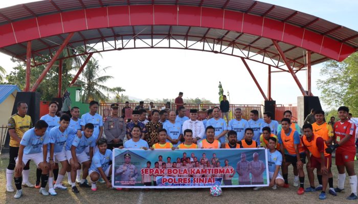 Tour Sepak Bola Kamtibmas, Kapolres Sinjai Bersama Dandim 1424 Sinjai Jalin Silaturahmi Dengan Warga