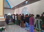 Anggota Satgas TMMD ke 118 Kodim 1420/Sidrap Memperkuat Hubungan dengan Masyarakat Melalui Safari Jumat di Desa Kalempang