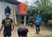 Kesetiaan Beribadah dan Melayani: Anggota Satgas TMMD Ke-118 Kodim 1420/Sidrap Berbakti dengan Membersihkan Masjid Al Ikhlas Tabaro