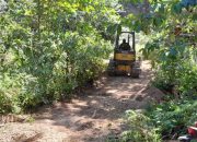 Anggota Satgas TMMD Kodim 1420/Sidrap Awasi Progres Perintisan Jalan Poros Karebosi-Paraja di Dusun 3 Paraja