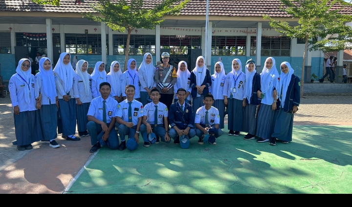 Kasat Lantas Polres Gowa Melaksanakan Program Goes To School di SMAN 19