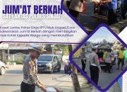 Jum’at Berkah, Kasat Lantas Polres Sinjai Berbagi Nasi Kotak Kepada Masyarakat Yang Membutuhkan