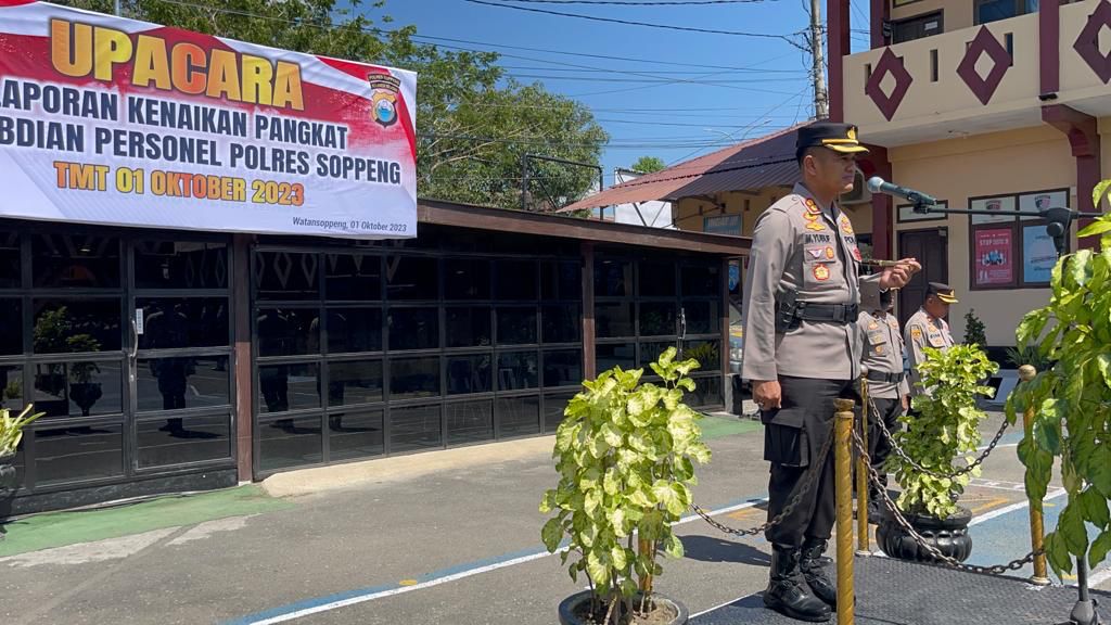 Kapolres Soppeng Pimpin Upacara Korps Raport Kenaikan Pangkat Pengabdian Personil Polres Soppeng TMT 01 Oktober 2023