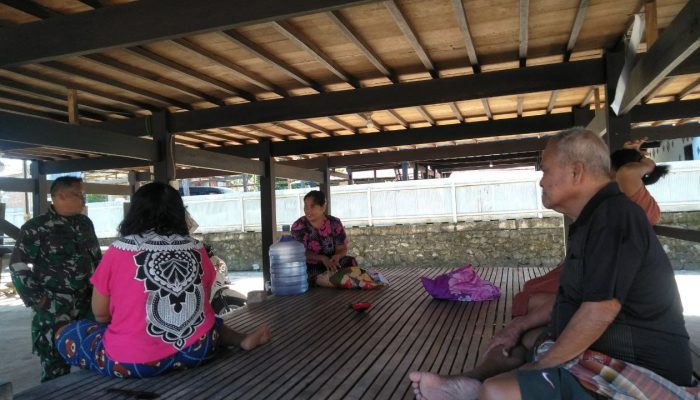 Anggota Kodim 1420/Sidrap Serma Gusti Meningkatkan Kesadaran Warga Tentang Bahaya Kebakaran Lahan