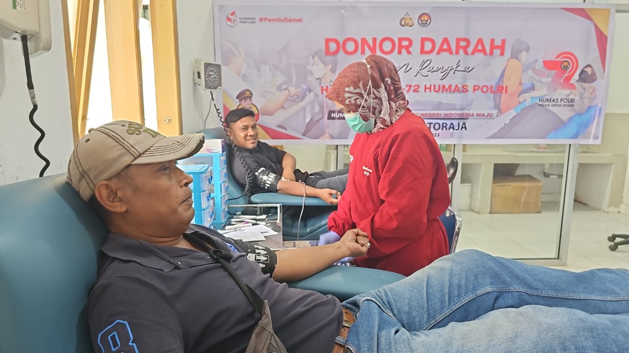 Maknai Hari Jadi Humas Polri, Polres Tana Toraja Bersama Wartawan Menggelar Donor Darah