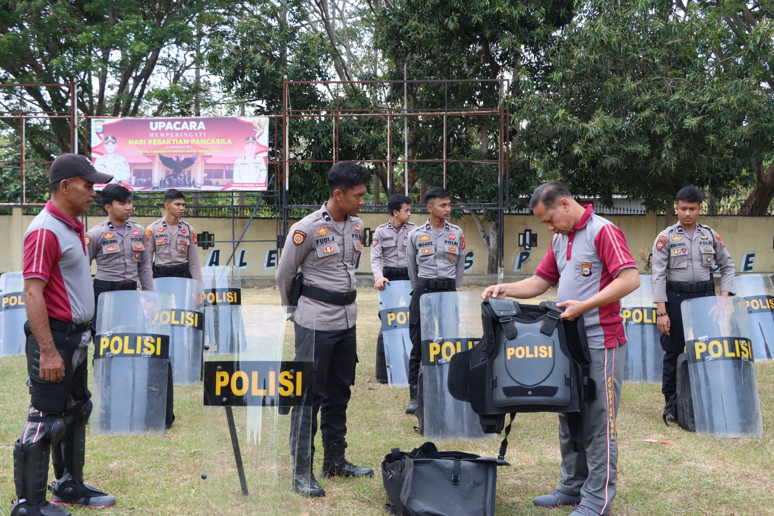 Waka Polres Wajo Pimpin Pengecekan Peralatan Dalmas Persiapan Operasi Mantap Brata 2023-2024