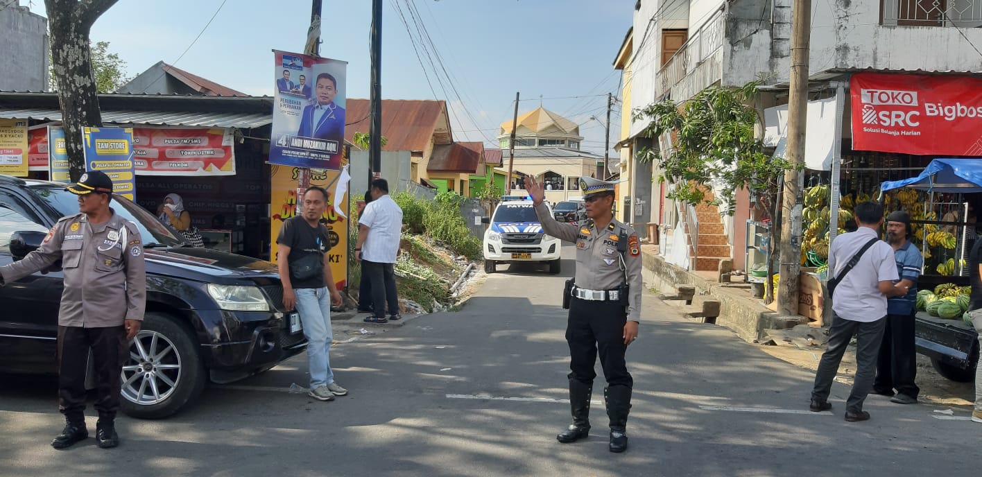 Pelayanan Prima, Personel Satlantas Polres Parepare Berikan Pelayanan Pengawala Jenazah